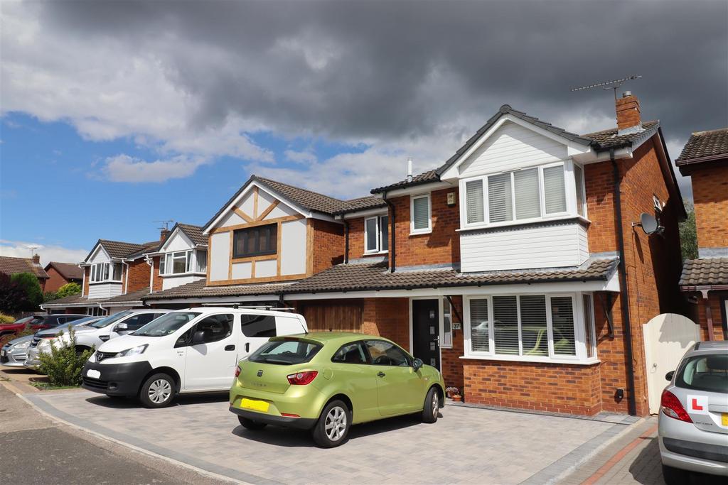 Stainforth Close, Crowhill, Nuneaton 4 bed detached house £1,300 pcm (£300 pw)