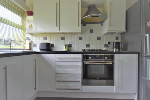 2 bedroom flat for sale - Slade Close, West Bromwich, B71 3QX