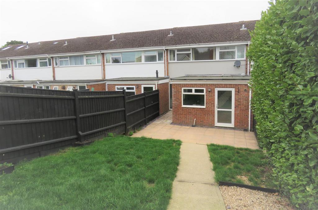 Woodvale Gardens, New Milton 3 bed property £1,500 pcm (£346 pw)