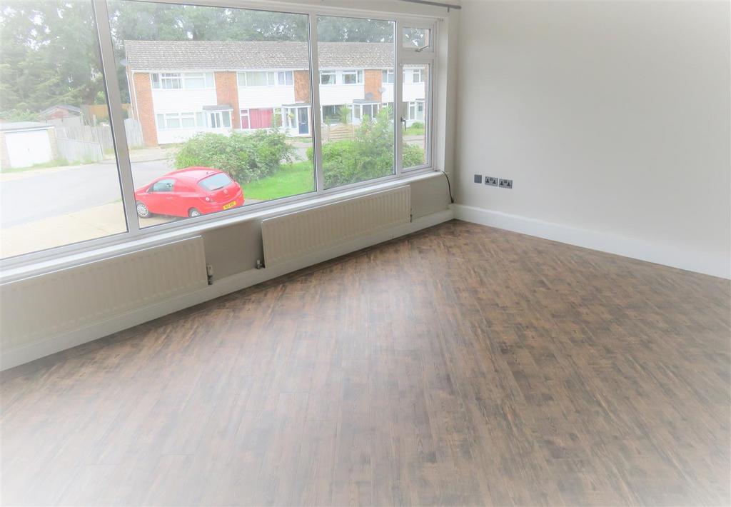 Woodvale Gardens, New Milton 3 bed property £1,500 pcm (£346 pw)