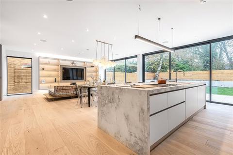5 bedroom detached house to rent, Lightoak, Barnet Road, Arkley, Hertfordshire, EN5