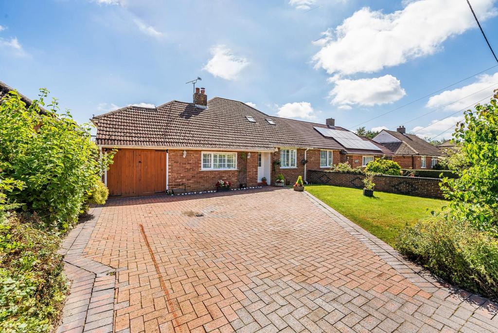 Stumble Lane, Kingsnorth, Ashford 3 bed semidetached bungalow for sale