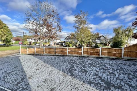 2a Tomlyns Close, Hutton, Brentwood, CM13 1PU