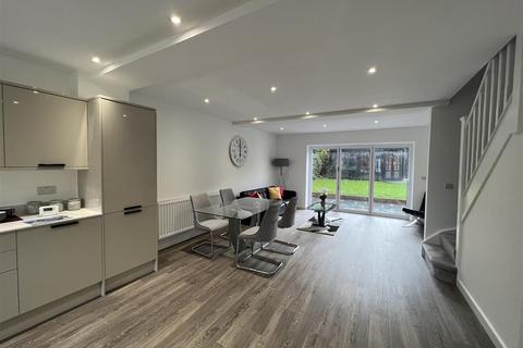 2a Tomlyns Close, Hutton, Brentwood, CM13 1PU