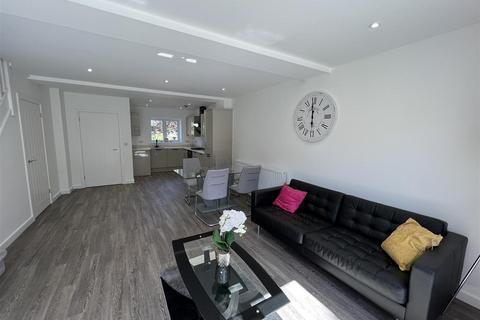 2a Tomlyns Close, Hutton, Brentwood, CM13 1PU