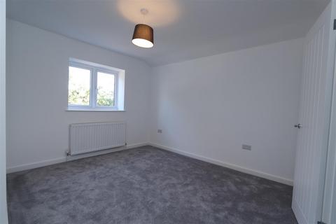 2a Tomlyns Close, Hutton, Brentwood, CM13 1PU