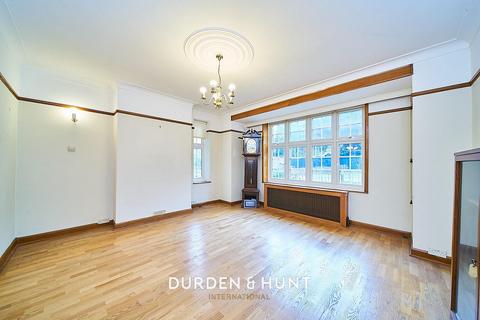 8 Woodberry Way, London, E4 7DX