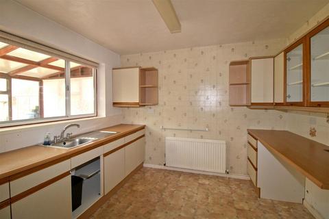 3 bedroom semi-detached house for sale - Buckle Close, Seaford