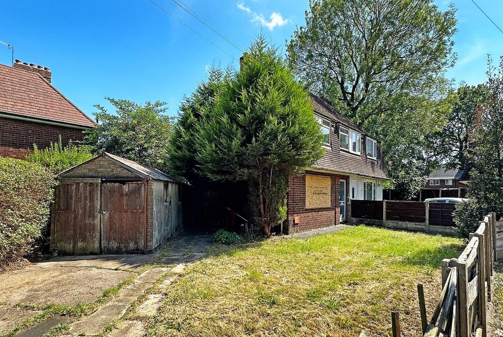 Altrincham Road, Manchester 3 bed semidetached house for sale £200,000
