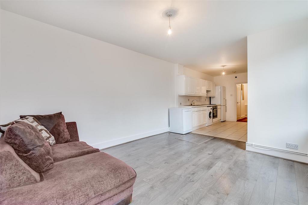 Darwin Road, Ealing, London 1 bed flat £1,500 pcm (£346 pw)