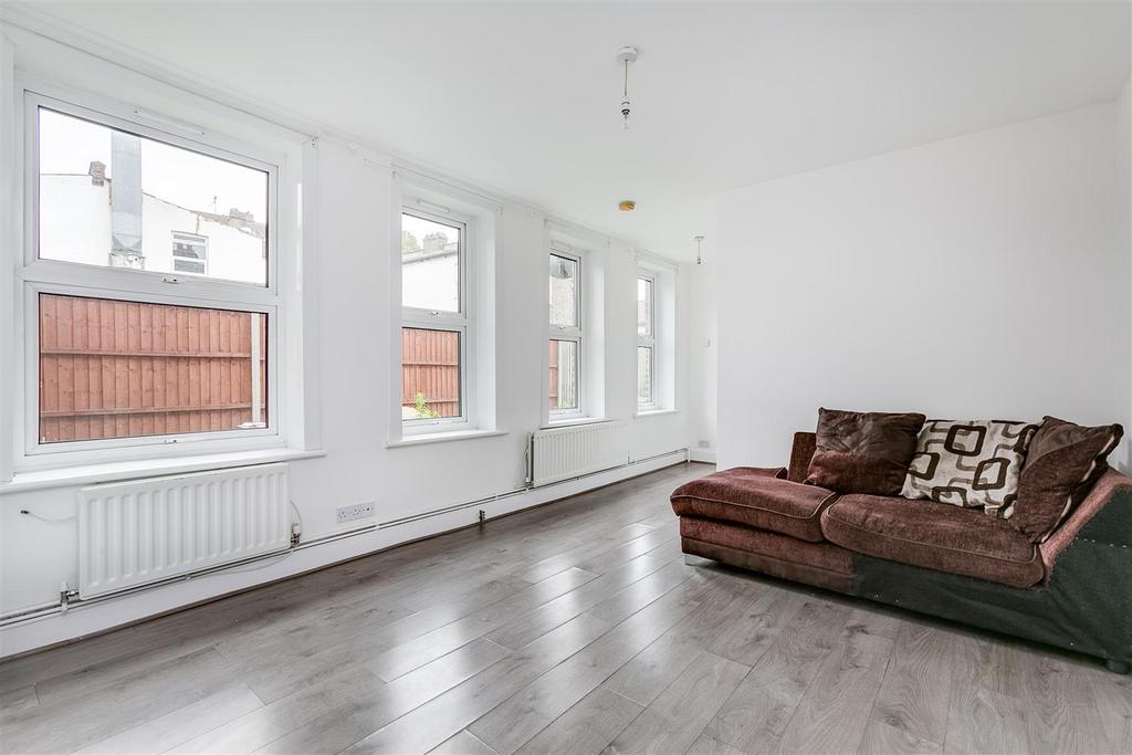 Darwin Road, Ealing, London 1 bed flat £1,500 pcm (£346 pw)