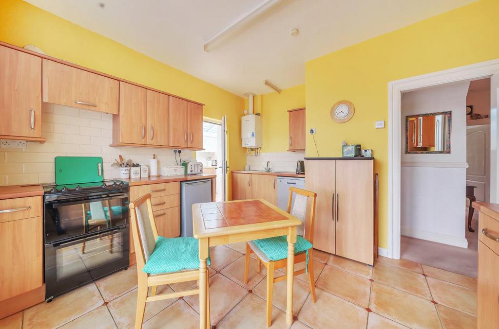 Hendy Close, Derwen Fawr, Swansea 3 bed detached bungalow for sale £
