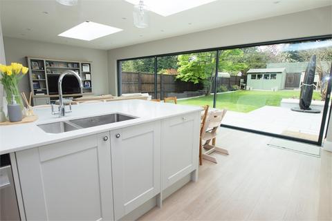 10 Pickhurst Park, Bromley, BR2 0UF