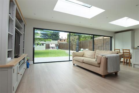 10 Pickhurst Park, Bromley, BR2 0UF