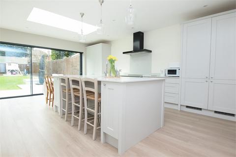 10 Pickhurst Park, Bromley, BR2 0UF