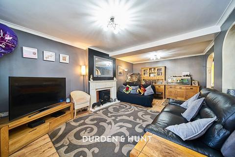 93 Amersham Road, Romford, RM3 9JA