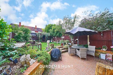93 Amersham Road, Romford, RM3 9JA