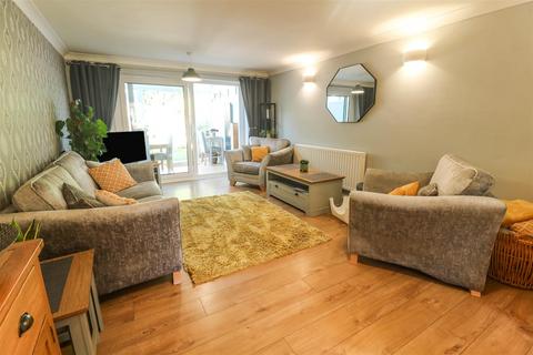 93 Bynghams, Harlow, CM19 5NT