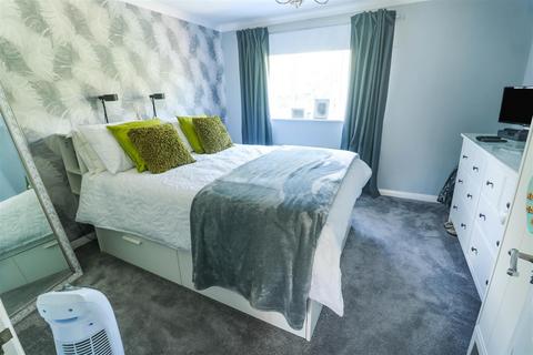 93 Bynghams, Harlow, CM19 5NT