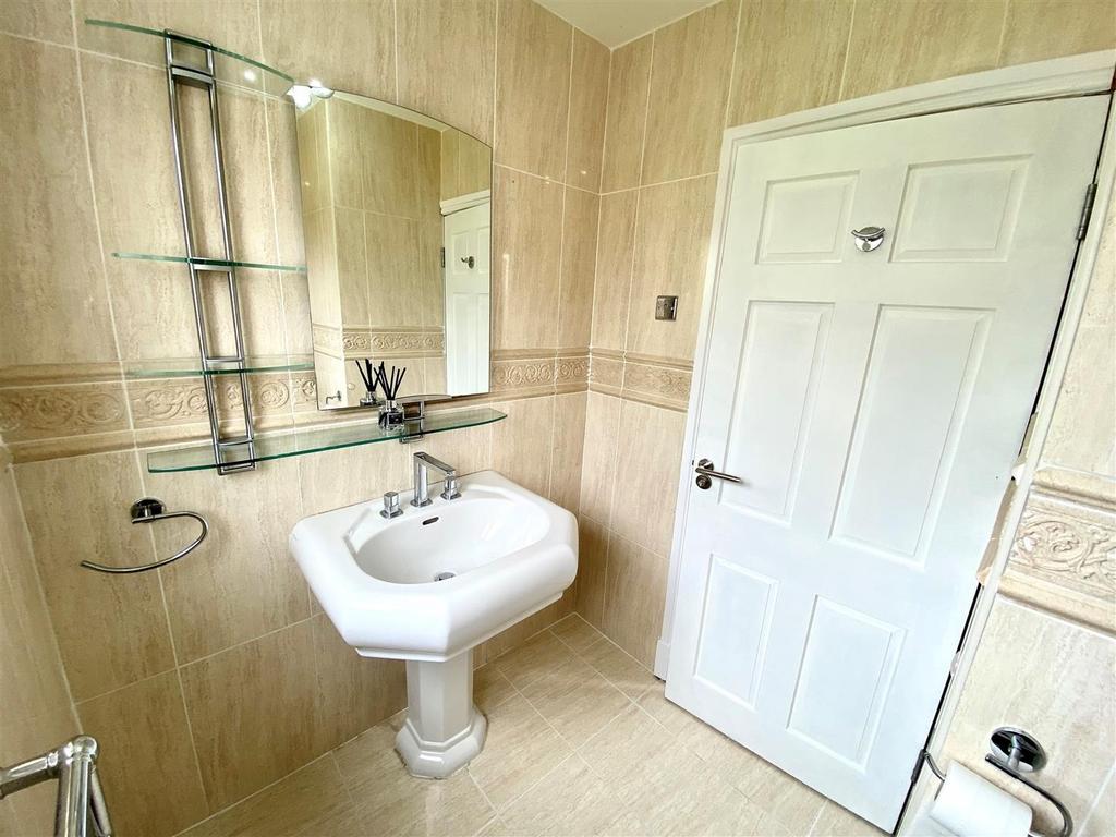 Kilburn gf wc.jpg