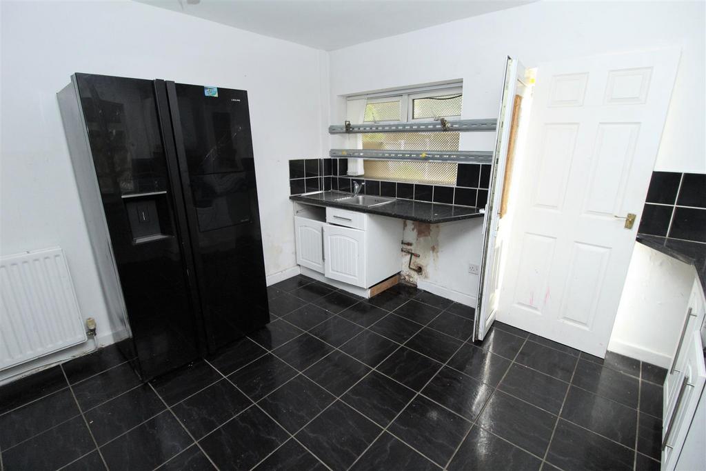 Kitchen2.JPG