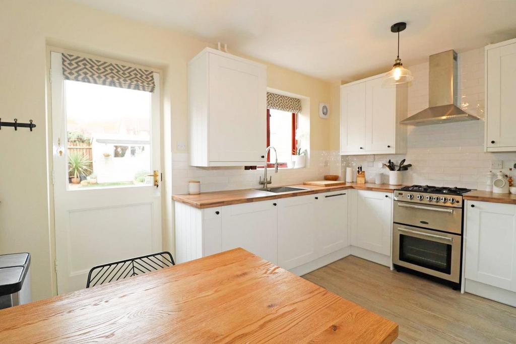 Mallory Drive, Warwick 2 bed terraced house £1,025 pcm (£237 pw)