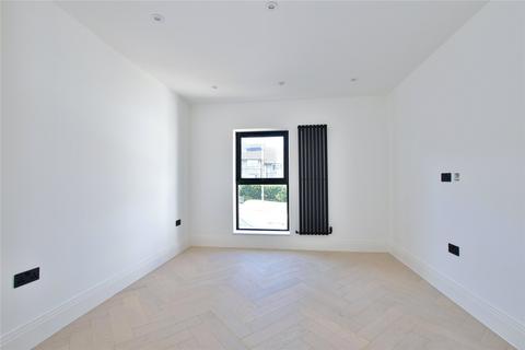 2 bedroom apartment for sale - Sparrows Herne, Bushey, Hertfordshire, WD23