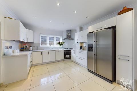 5 bedroom detached house for sale - Sachfield Drive, Chafford Hundred, Grays
