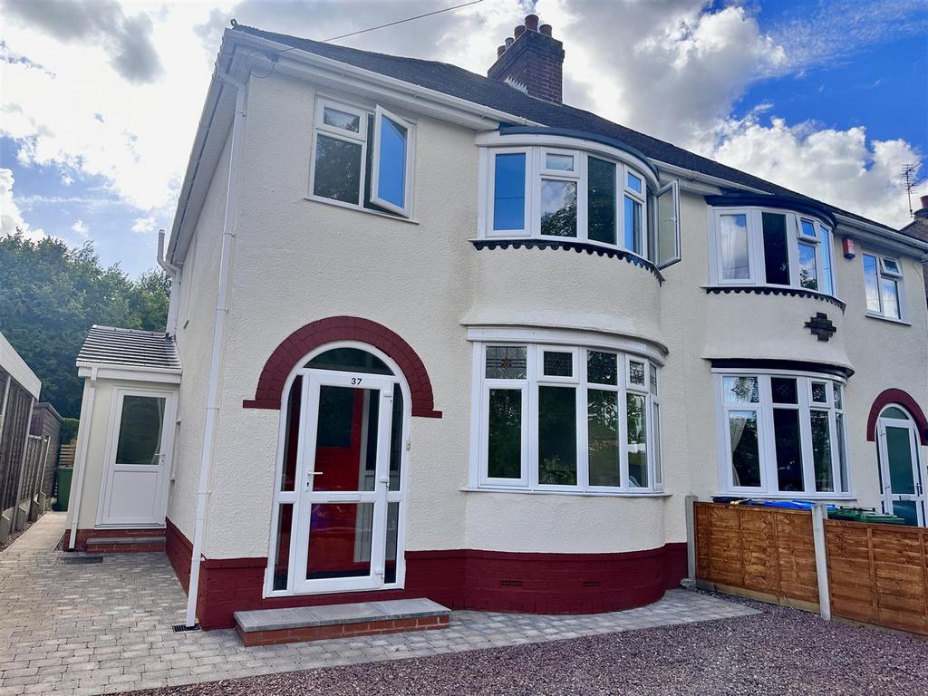 Lane Green Road, Bilbrook, Wolverhampton 3 bed semidetached house for