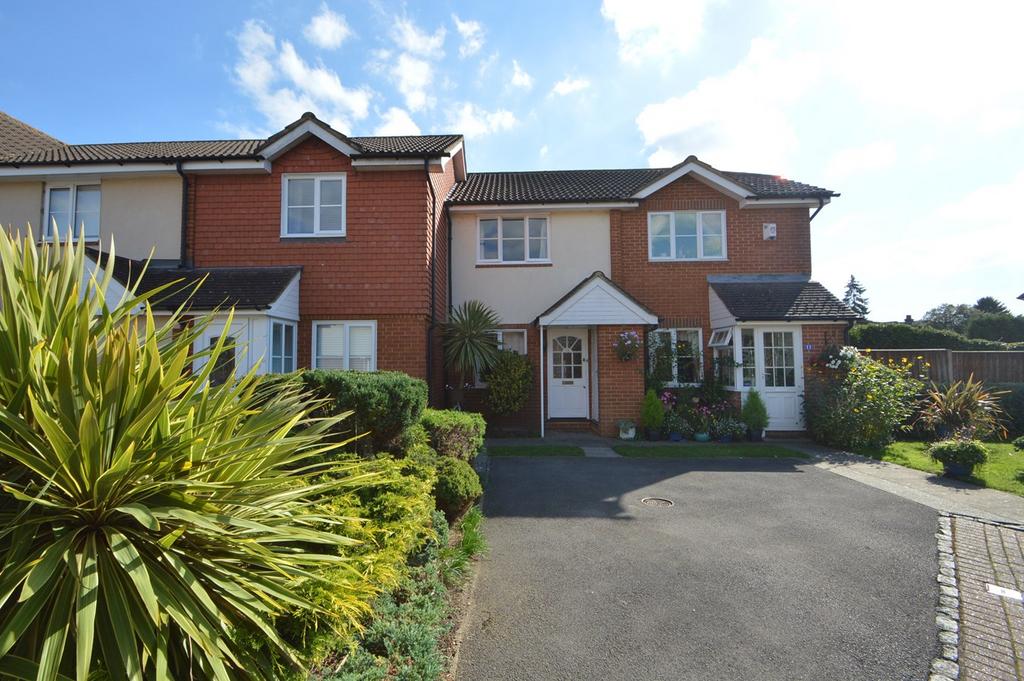 Sullivans Reach, WALTONONTHAMES, KT12 2 bed terraced house £1,595 pcm (£368 pw)
