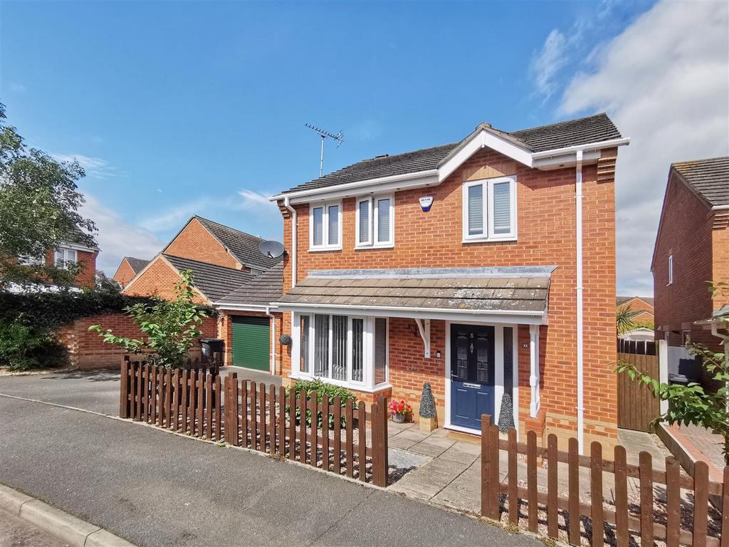 Rodney Close, Hilton, Derby 3 bed detached house for sale £330,000