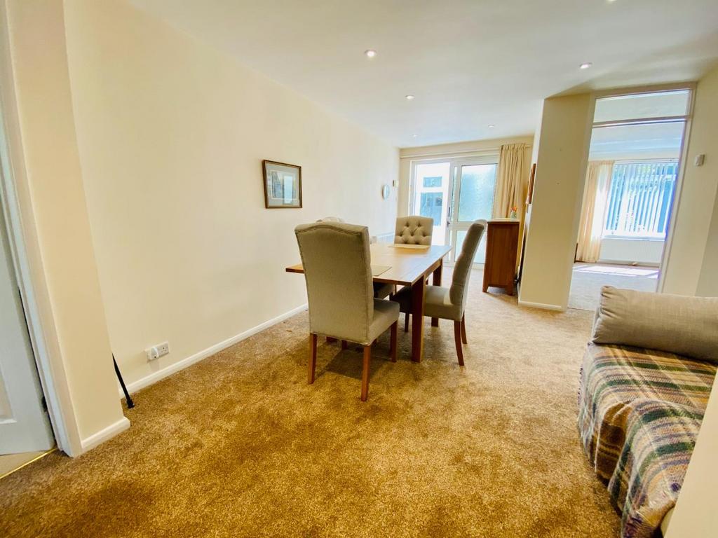 Rippon Close, Tiverton 3 bed detached bungalow for sale £445,000