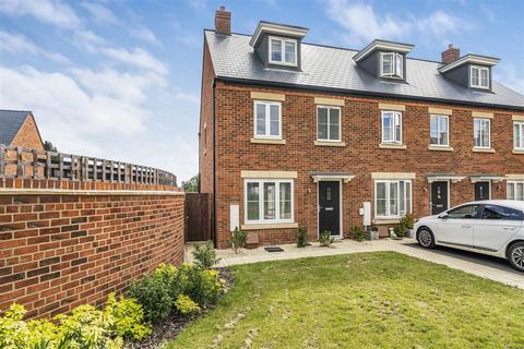 166 Camp Road, Upper Heyford, Bicester, OX25 5AG