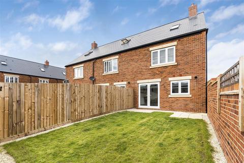166 Camp Road, Upper Heyford, Bicester, OX25 5AG
