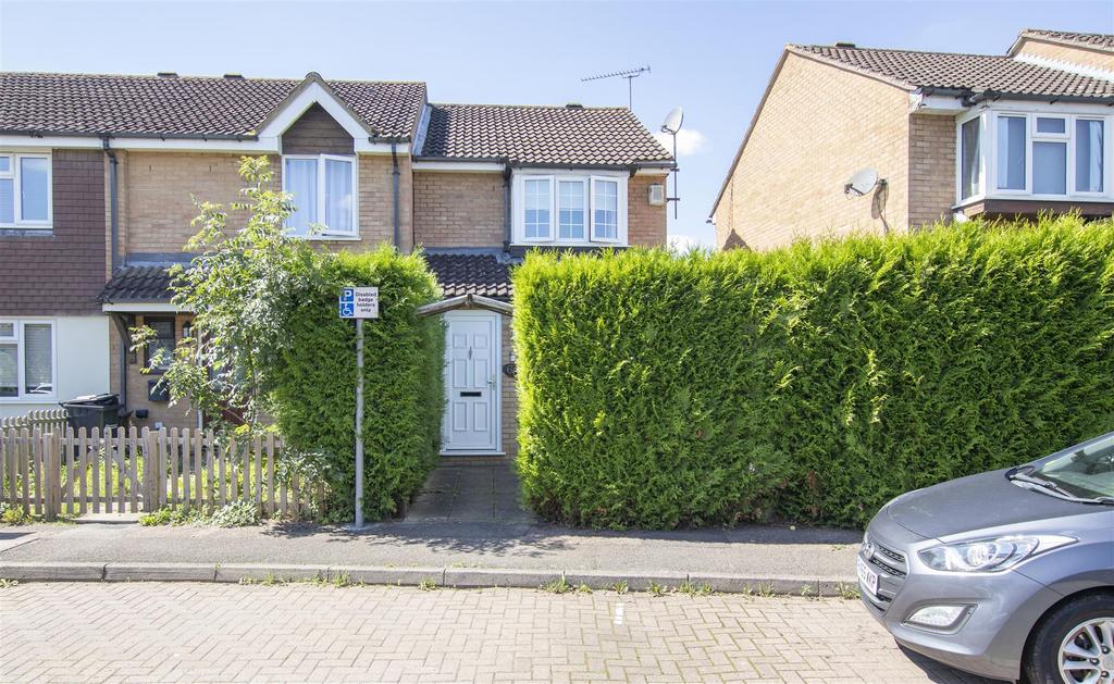 Cranleigh Close, Cheshunt, Waltham Cross 2 bed end of terrace house for