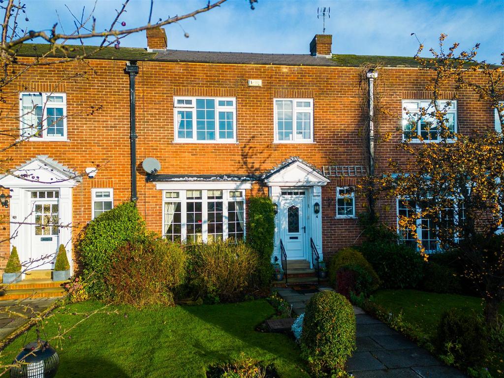 Sandmoor Mews, Leeds LS17 3 bed townhouse £550,000