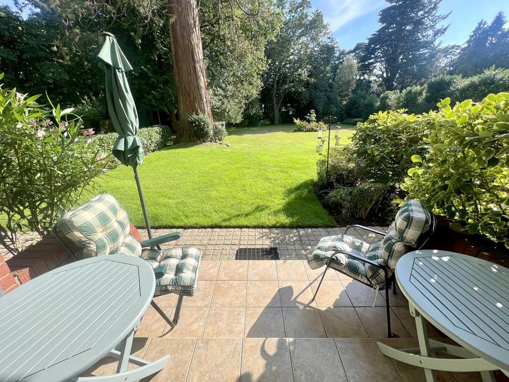 11 Road, Branksome Park, Poole, BH13 3 bed apartment for sale
