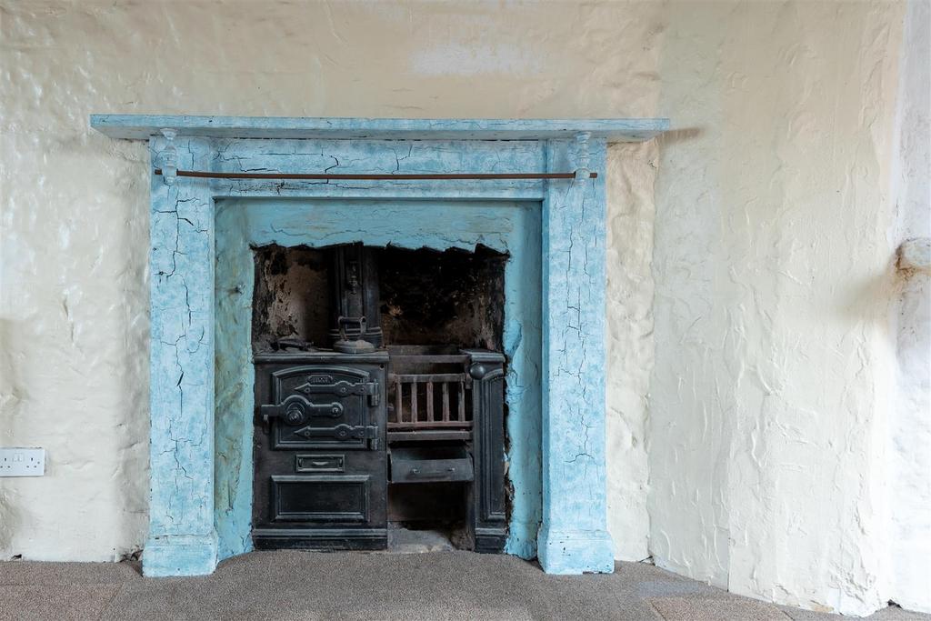 17. Fireplace.jpg