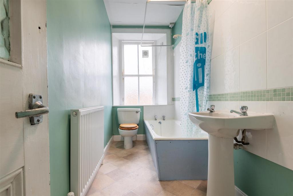 10. Bathroom.jpg