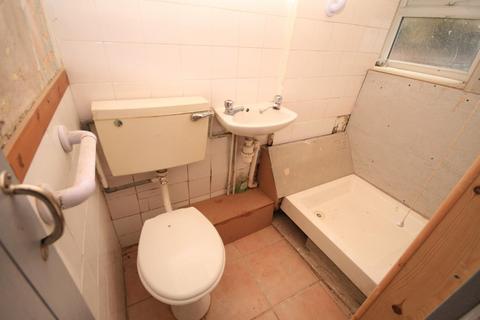 711 Wakefield Road, Bradford, BD4 7PR