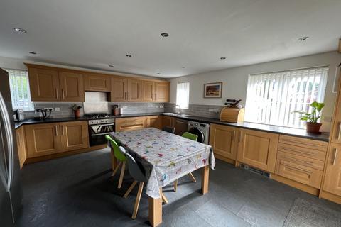 4 bedroom detached house for sale, Cordell Close, Llanfoist, Abergavenny, NP7