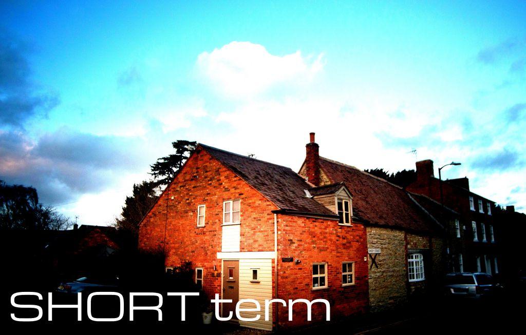 Sheep Street, ShipstononStour CV36 2 bed semidetached house to rent