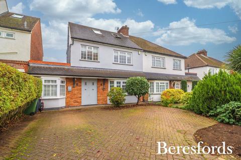 13 Hornbeam Avenue, Upminster, RM14 2NH