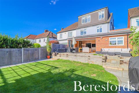 13 Hornbeam Avenue, Upminster, RM14 2NH