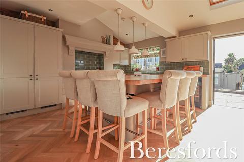 13 Hornbeam Avenue, Upminster, RM14 2NH