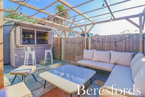 13 Hornbeam Avenue, Upminster, RM14 2NH