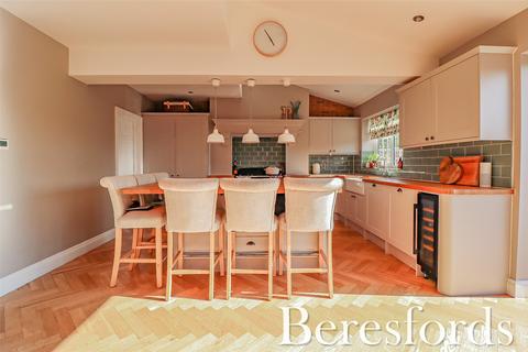 13 Hornbeam Avenue, Upminster, RM14 2NH