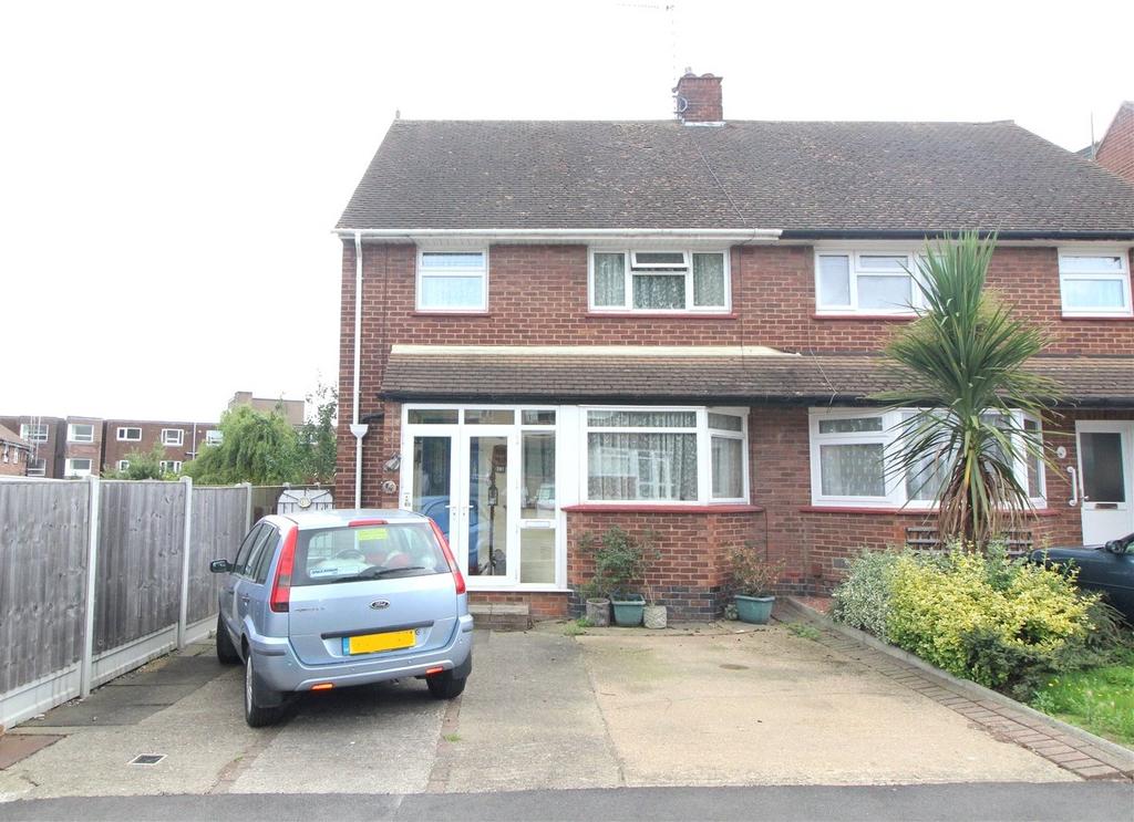 Rochester Drive, WestcliffonSea, Essex, SS0 3 bed semidetached house