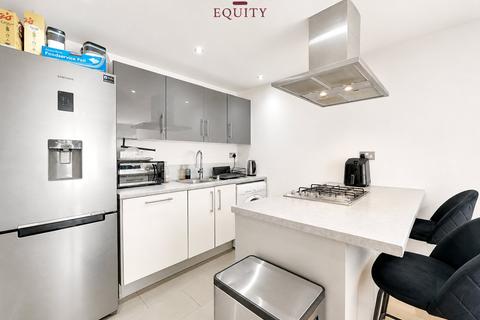 2 bedroom flat for sale, Main Avenue, Enfield, EN1