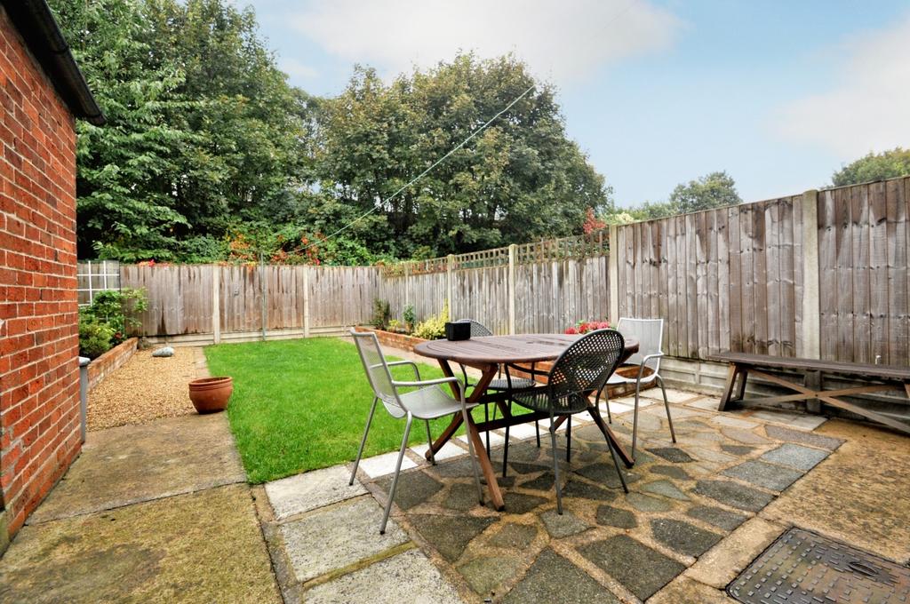 Magnolia Road Chiswick W4 3 bed house £3,500 pcm (£808 pw)